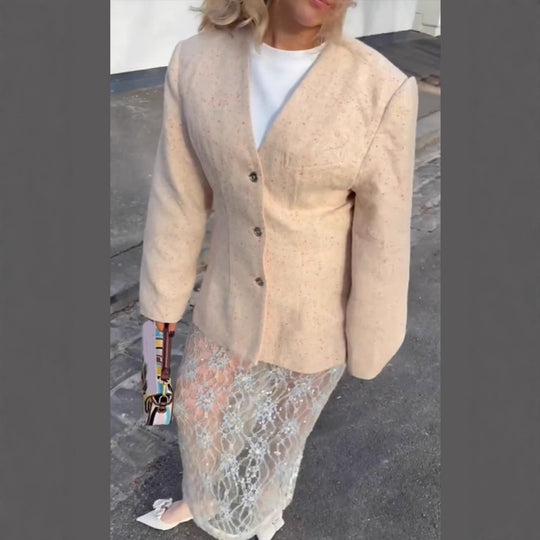 Damen Taillierter strukturierter Blazer mit V‑Ausschnitt und betonter Schulterpartie Shop Nory