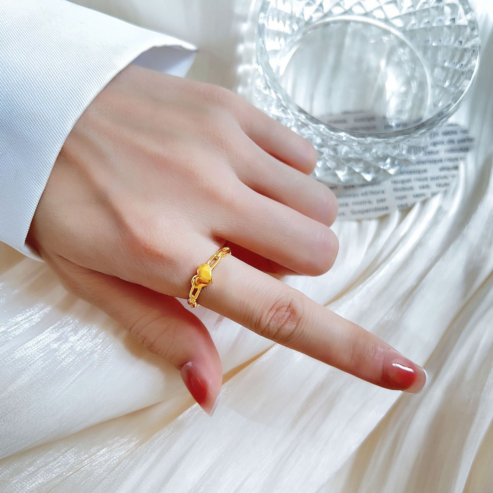 Damen Ring mit Herzmotiv und Kettendesign Shop Nory