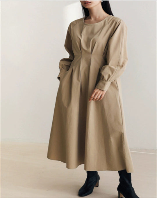 Damen Maxikleid mit Taillenabnähern, Rundhalsausschnitt und voluminösen Manschetten Shop Nory