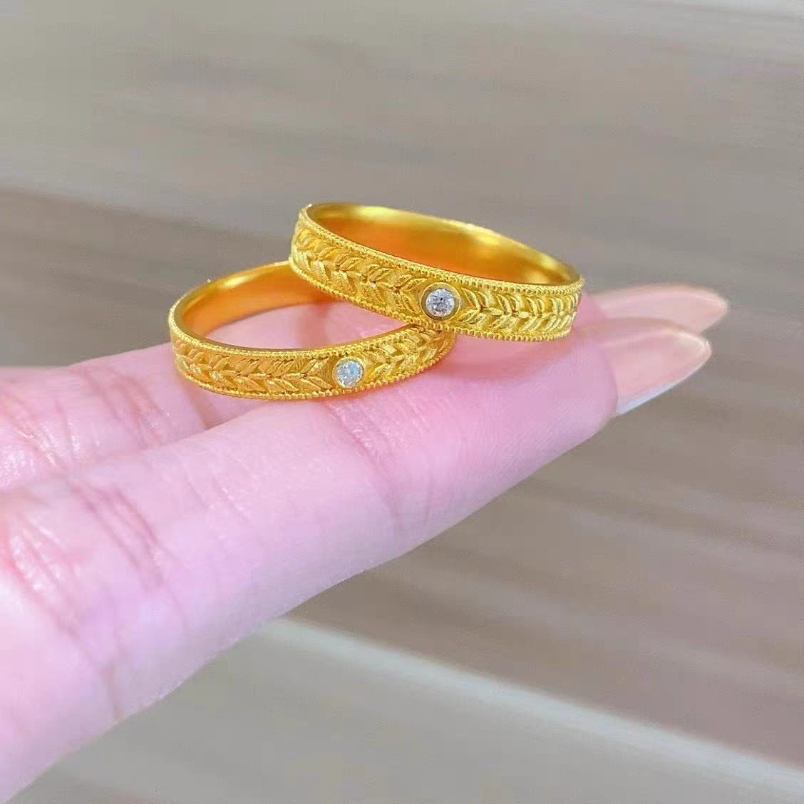 Damen Intricate Textured Band Ring with Accent Stones Shop Nory