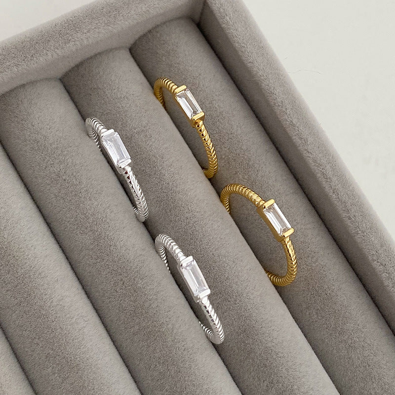 Damen Offener Ring mit elegantem, geometrischem Design und funkelndem Stein Shop Nory