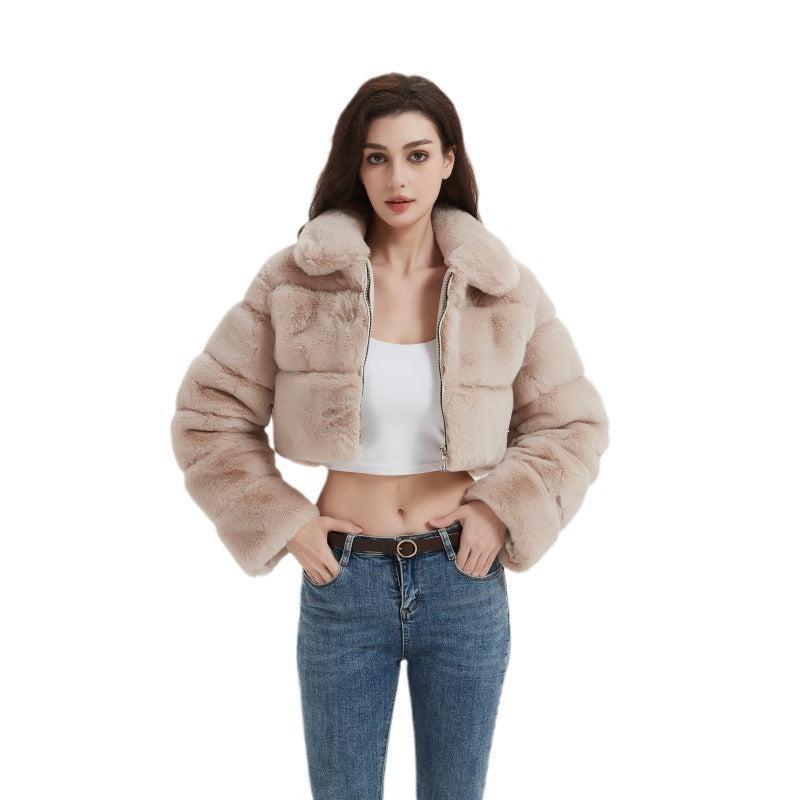 Damen Cropped Kunstpelzjacke mit horizontalen Volumenpaneelen, Steh-Umlegekragen und Reißverschluss Shop Nory