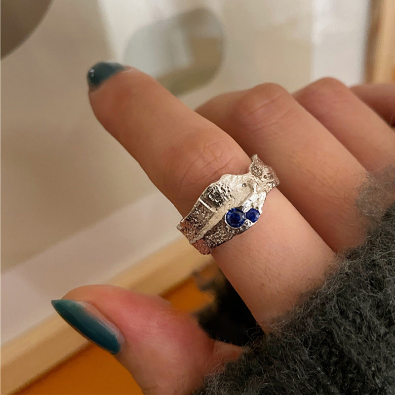 Damenring mit kunstvollem Design und funkelnden blauen Steinen Shop Nory