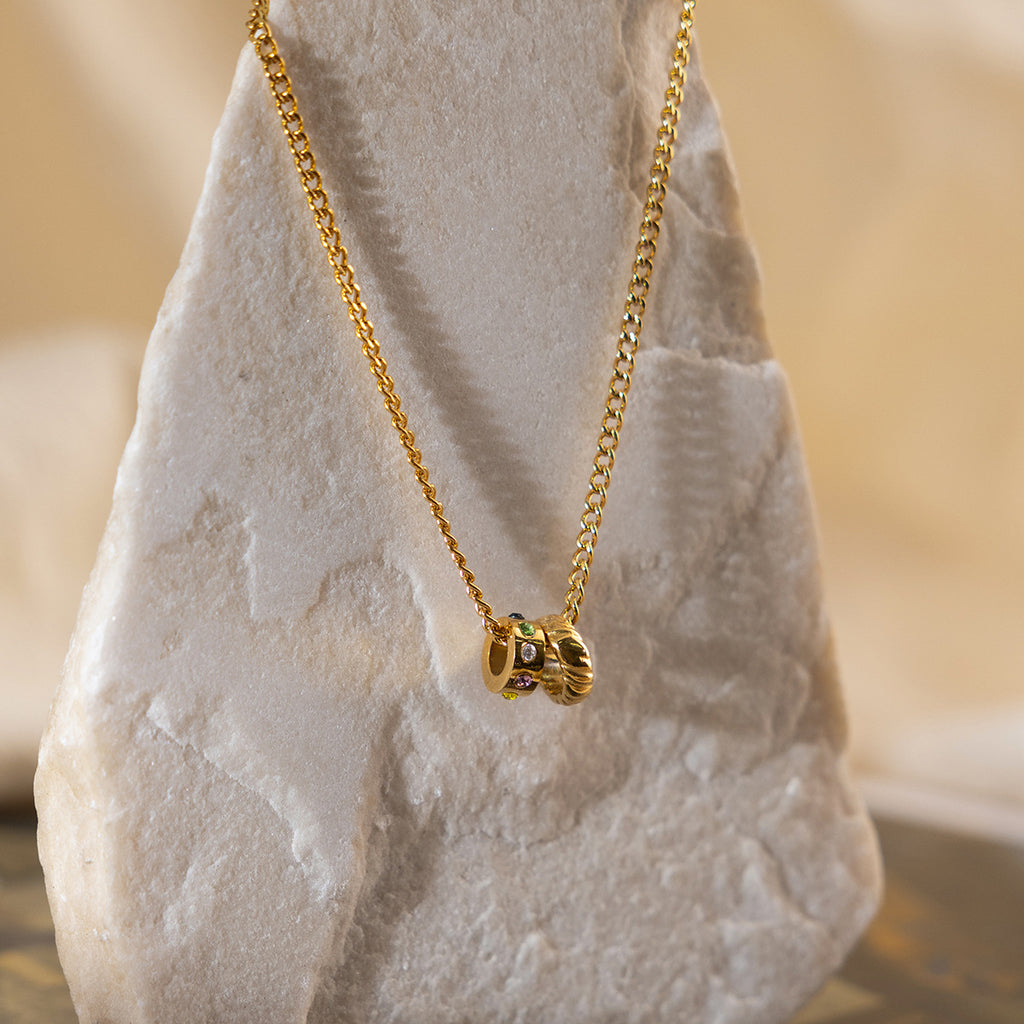 Damen Halskette mit funkelndem Zirkonia-Anhänger und eleganter Gliederkette Shop Nory