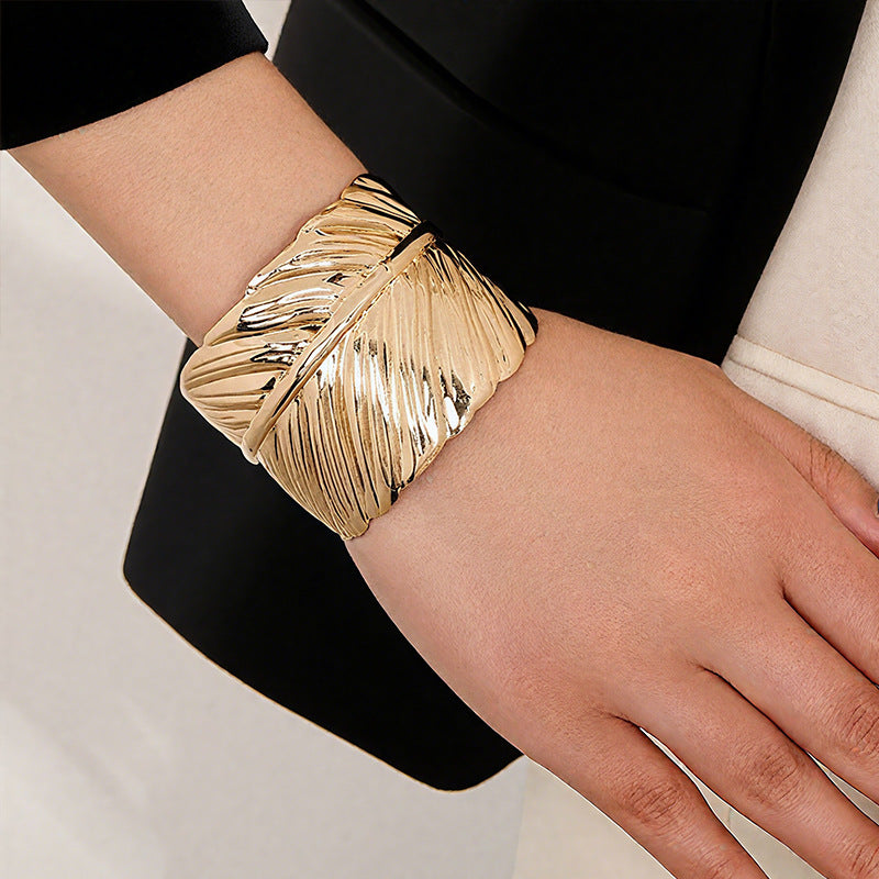 Damen Armreif mit elegantem Blätterdesign Shop Nory