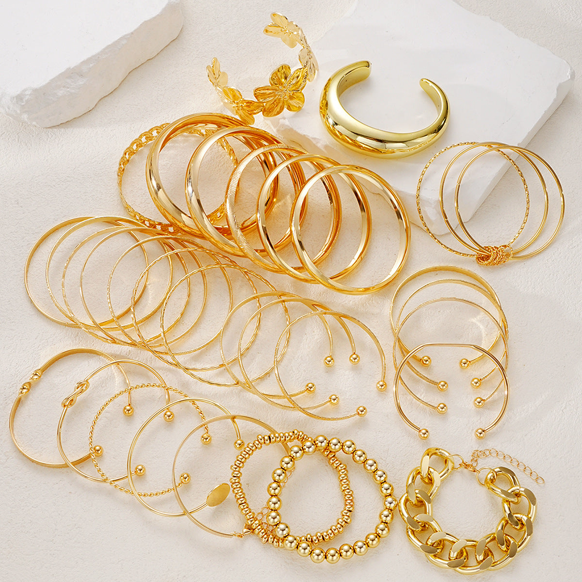Damen Armreifen-Set mit kunstvollen Designs und glänzenden Oberflächen Shop Nory