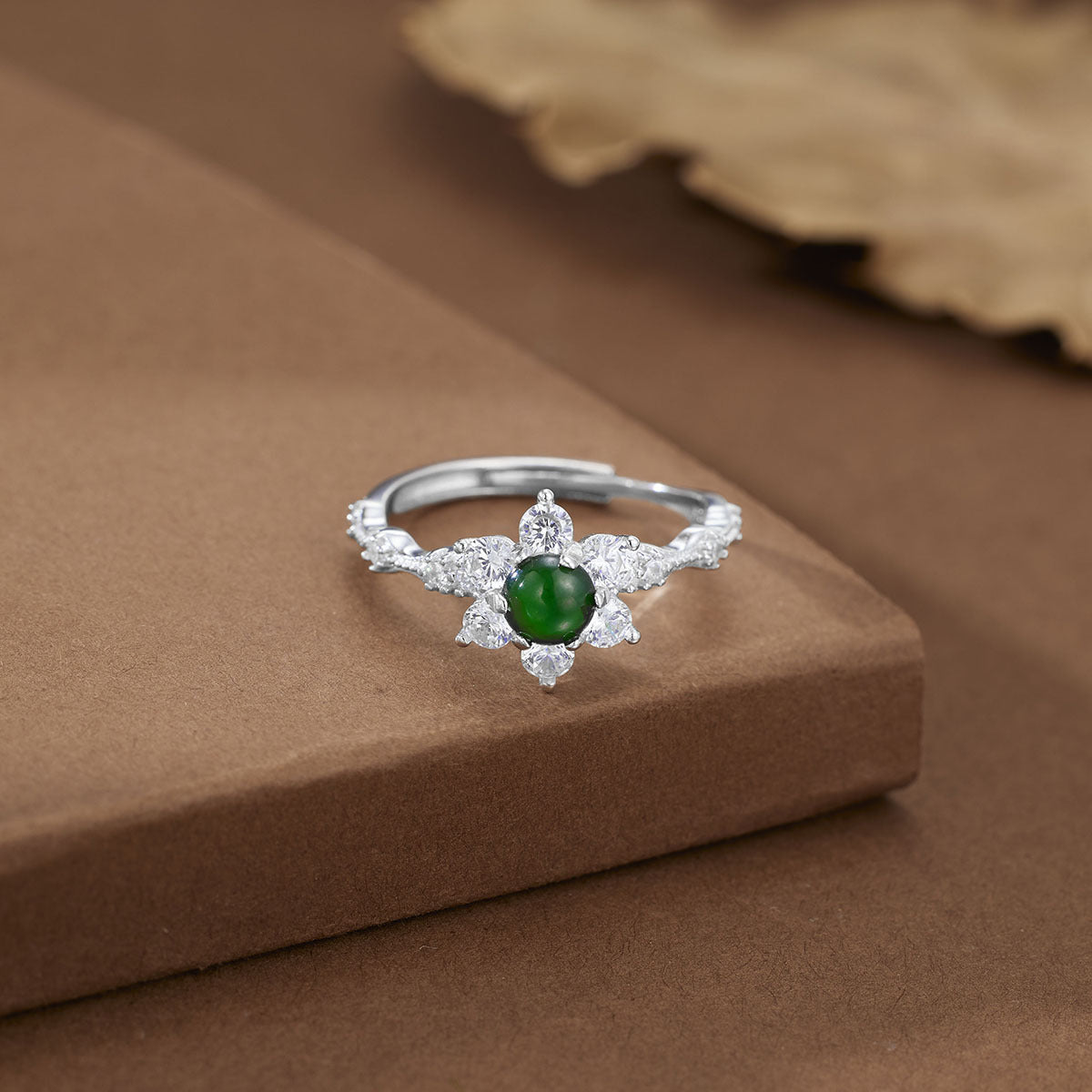 Damen Ring mit grünem Jade-Edelstein und funkelnden Zirkonia Shop Nory