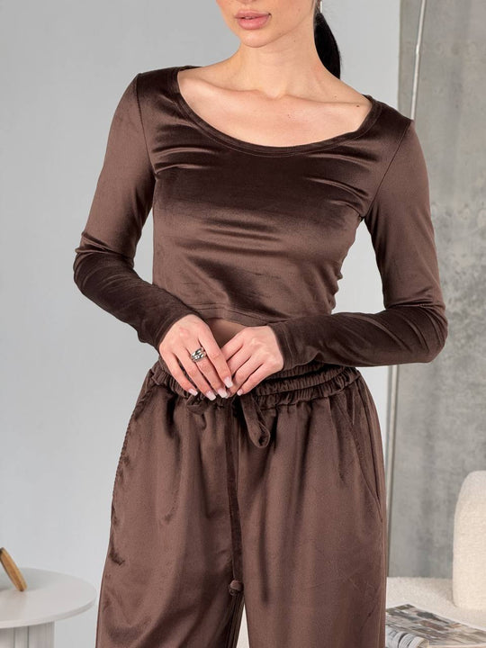 Damen samtiges bauchfreies Langarm-Crop-Top mit weitem Rundhalsausschnitt Shop Nory