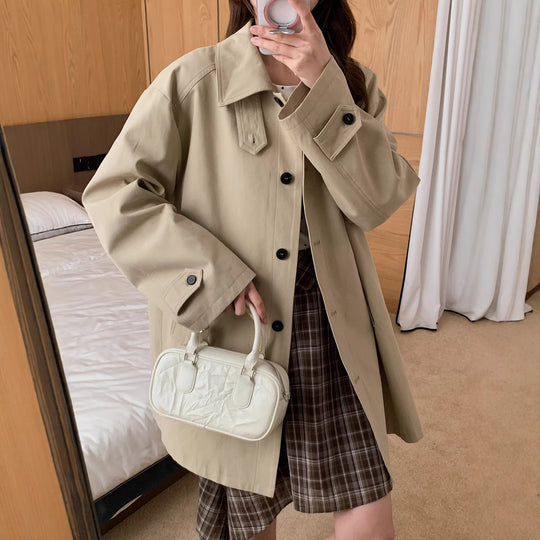 Damen Boxy-Kurzmantel mit hohem Stehkragen sichtbarer Knopfverschluss und seitlichen Eingrifftaschen Shop Nory