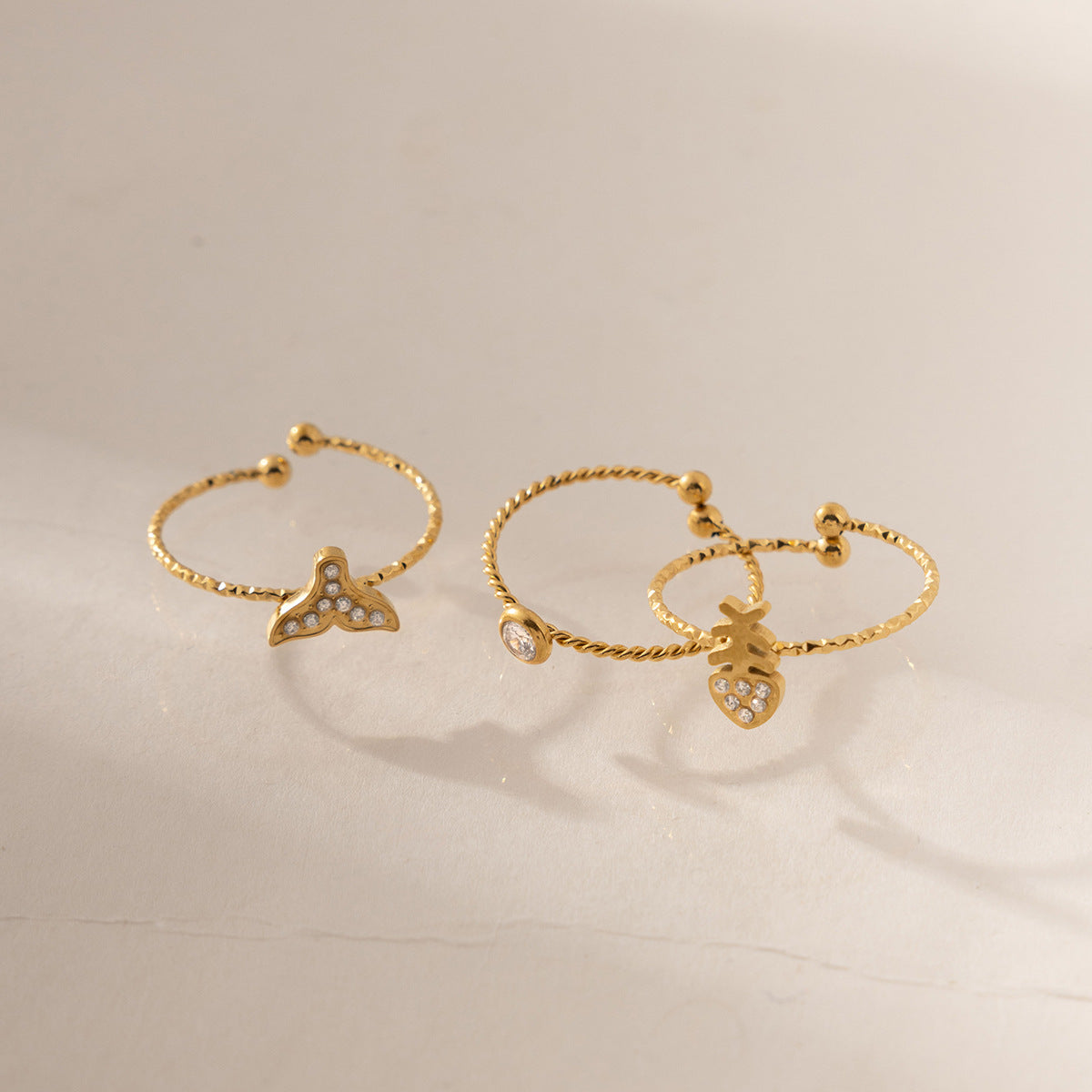 Damen Offenes Armband mit elegantem Zirkoniadesign Shop Nory