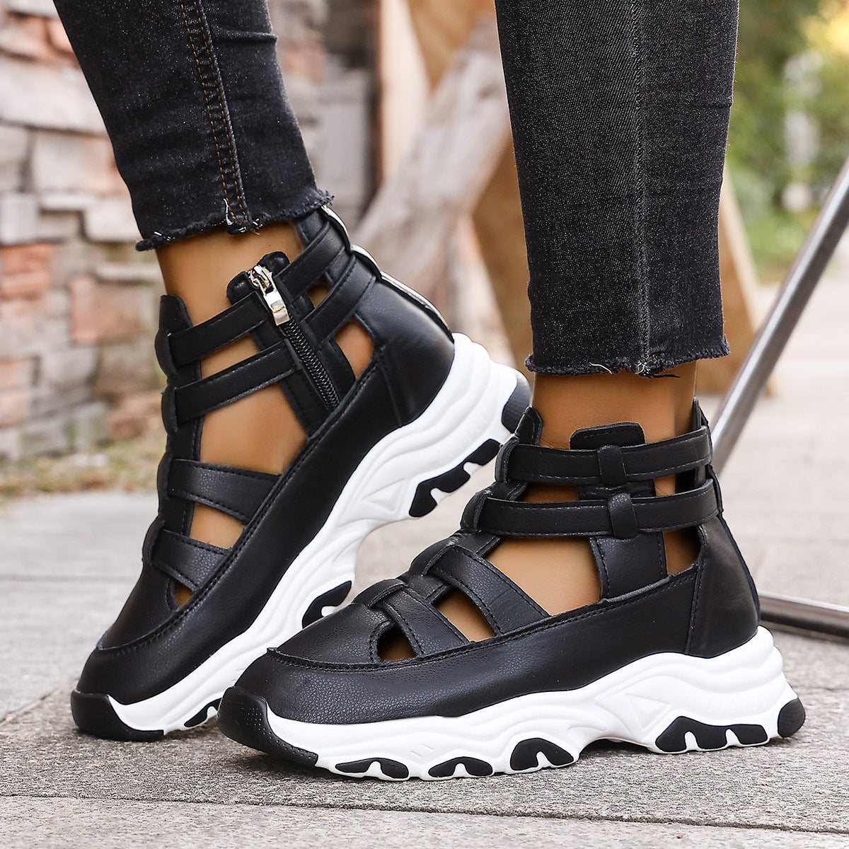 Damen Sportliche Schnür-Sneaker im modernen Cut-Out-Design