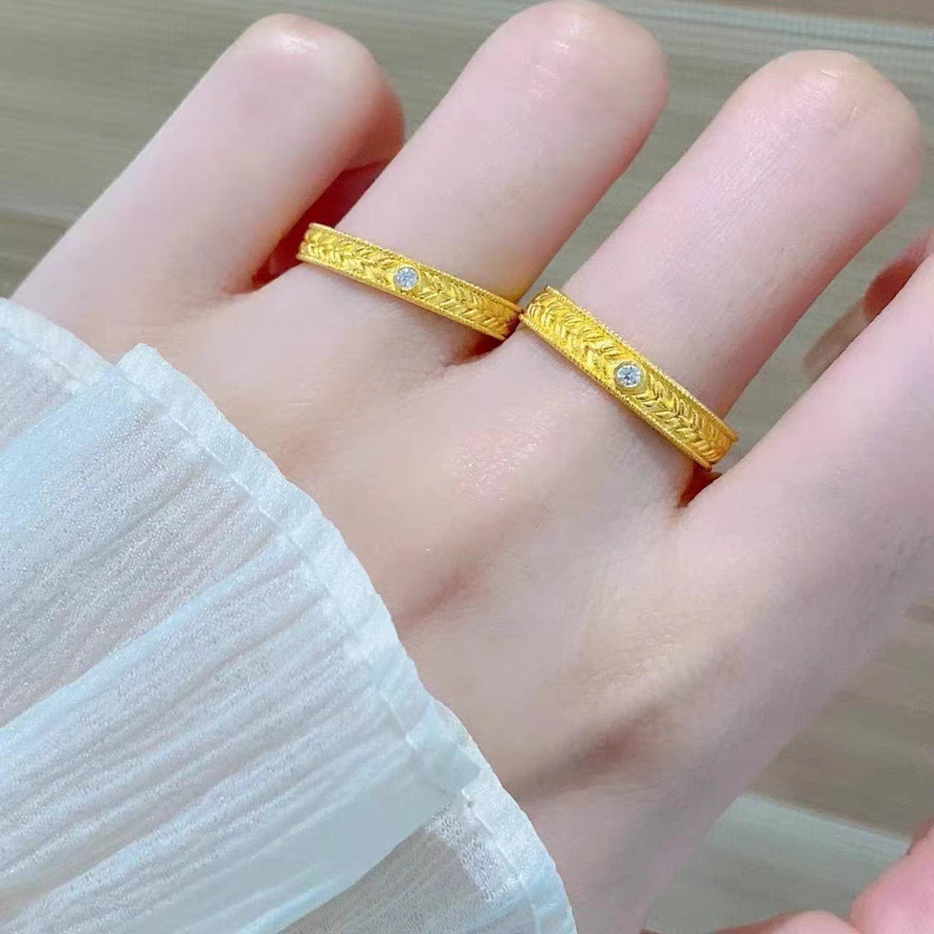 Damen Intricate Textured Band Ring with Accent Stones Shop Nory