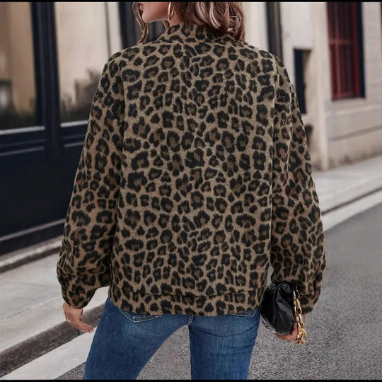 Damen Kurz geschnittene Kuscheljacke im Leo-Fleece mit Stehkragen und Druckknöpfen Shop Nory
