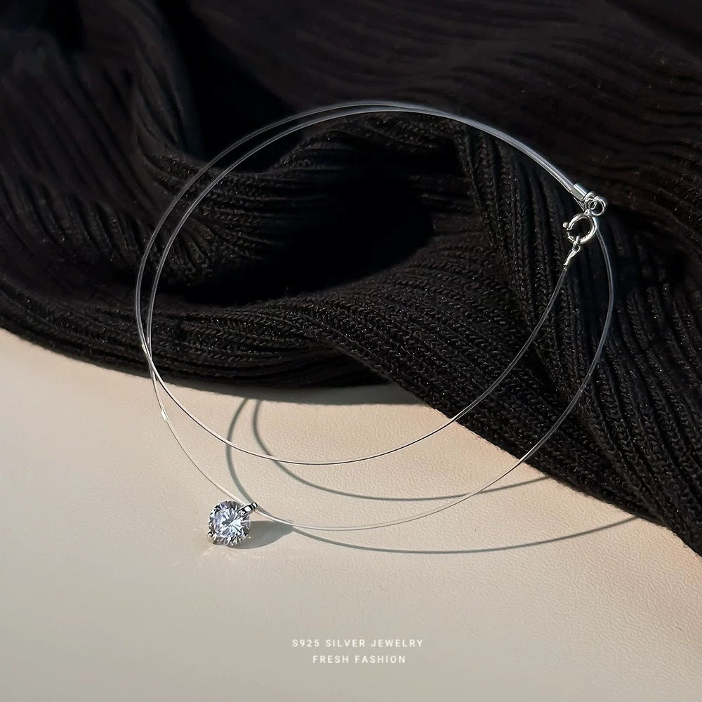Damen Halskette mit funkelndem Zirkonia-Anhänger und eleganter Silberfaden-Gliederung Shop Nory
