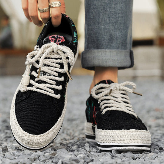 Damen bestickte Canvas‑Sneaker mit Quastenanhänger und geflochtener Plateausohle Shop Nory