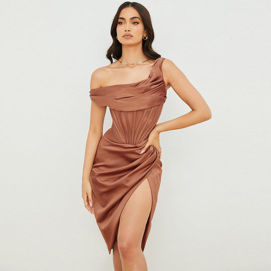 Damen Figurumspielendes Cocktailkleid mit asymmetrischem Schnitt und hohem Schlitz