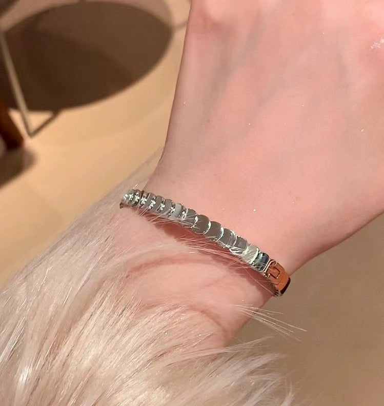 Damen elegante gewellter Rand Stapelarmband Shop Nory
