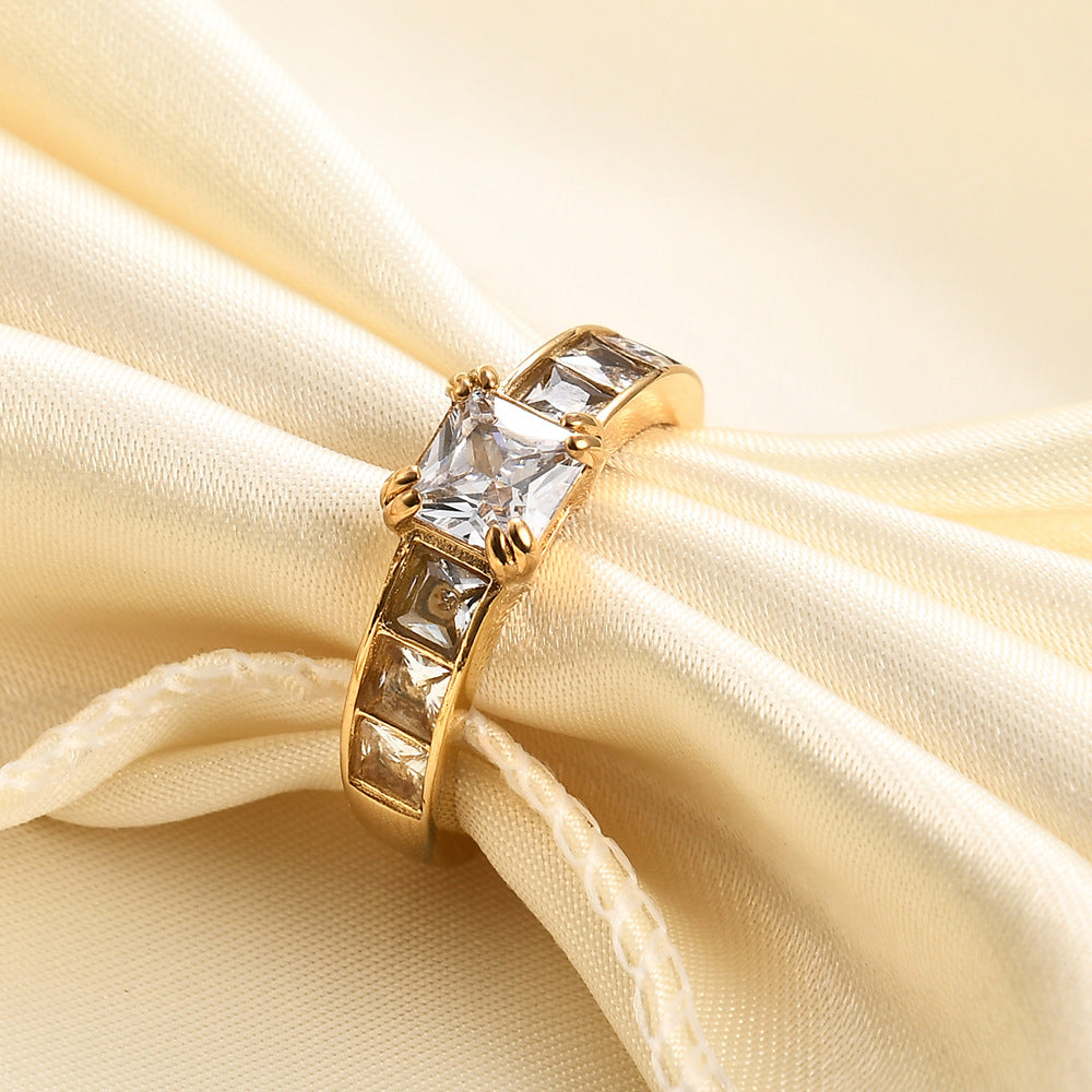 Damen Ring mit funkelndem, quadratischem Zirkonia-Besatz und elegantem Design Shop Nory