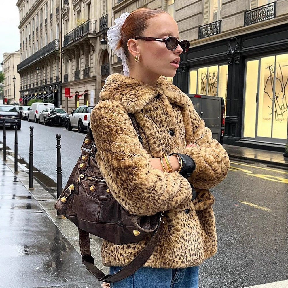 Damen Boxy-Kurzmantel aus Fauxfur mit Allover-Leopardenmuster und umlegbarem Schalkragen Shop Nory