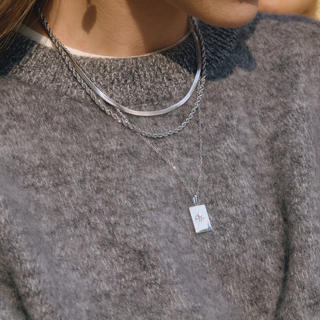 Damen mehrlagige Halskette mit filigranem Anhänger und robustem Edelstahl Shop Nory