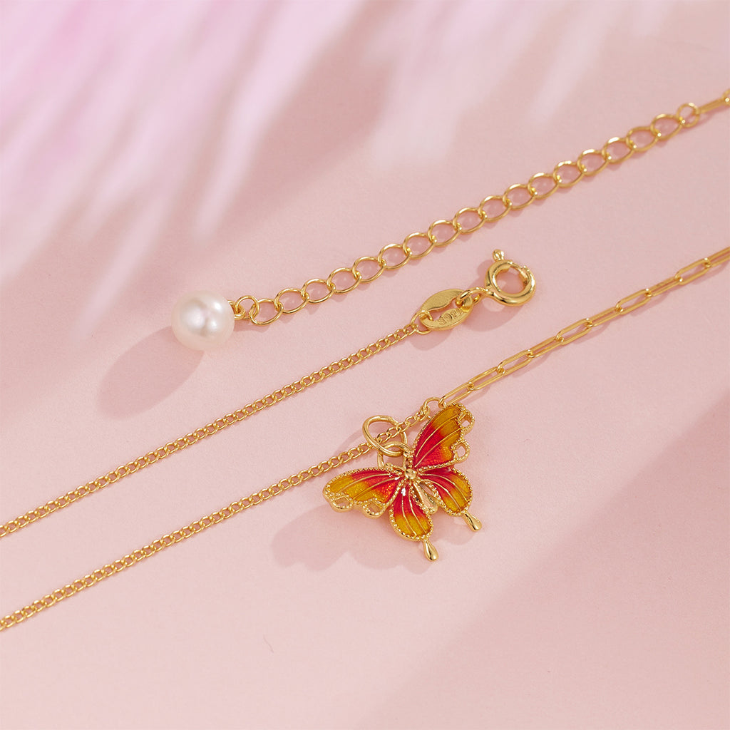Damen Halskette mit kunstvollem Schmetterlingsanhänger und feinen Details Shop Nory
