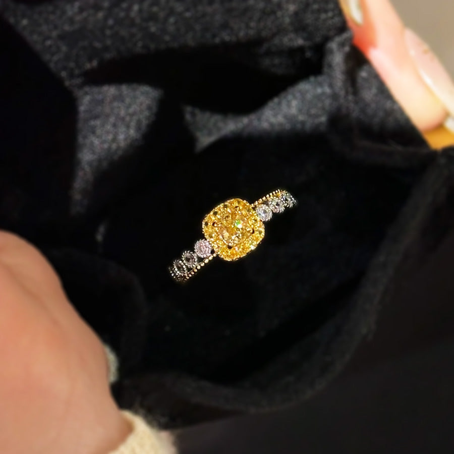 Damenring mit strahlendem, quadratischem Edelstein und funkelnden Zirkonia Shop Nory