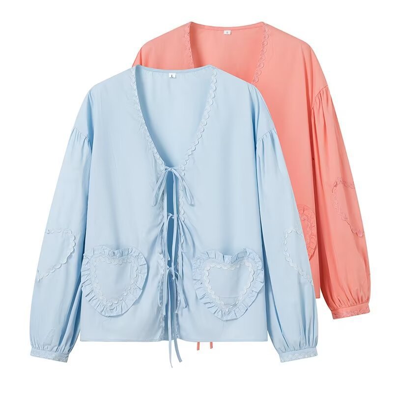 Damen Langärmlige V‑Ausschnitt Bluse mit Bindebändern und Herz‑Rüschentaschen Shop Nory