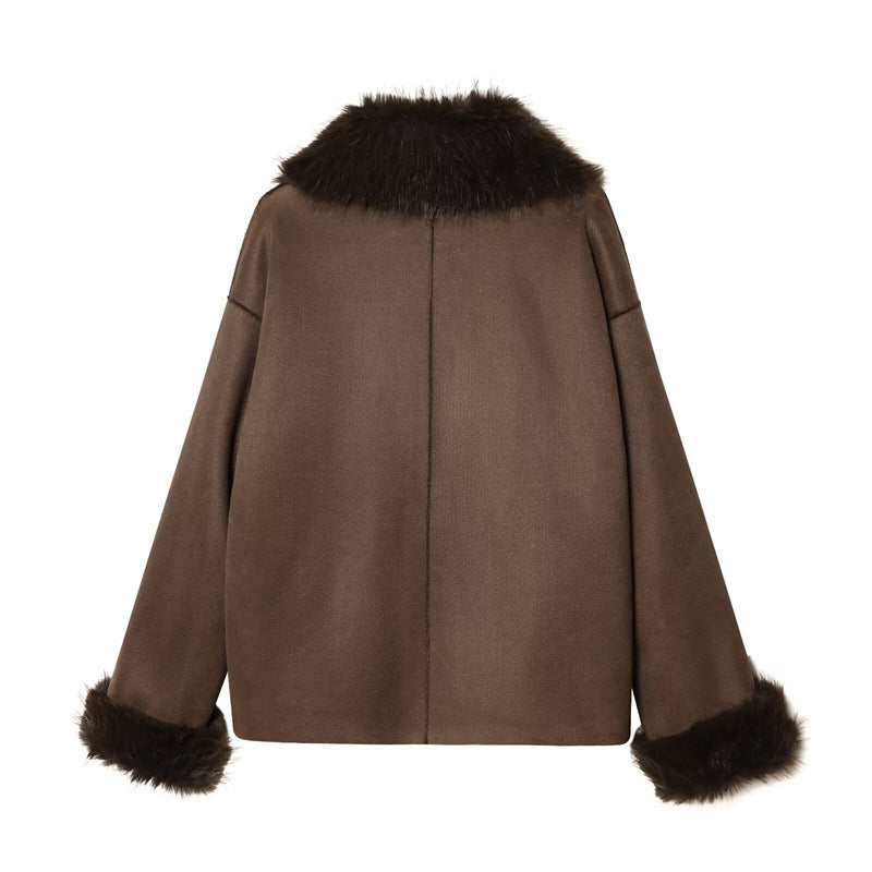 Damen Kurzjacke in Lammfell‑Optik mit voluminösem Fellkragen und gekürzten Ärmeln Shop Nory