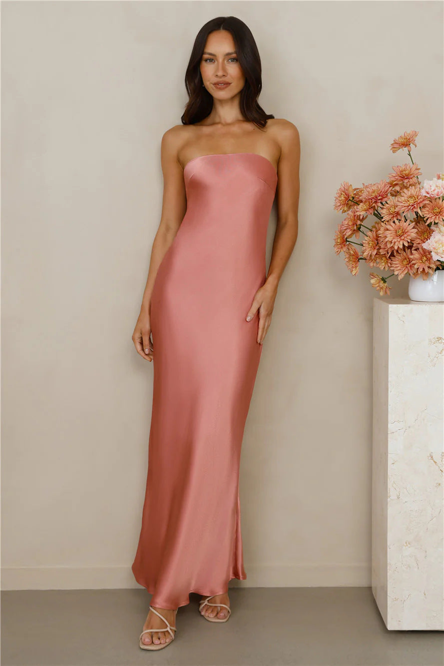 Damen Elegantes schulterfreies Maxikleid aus satinähnlichem Material Shopnory