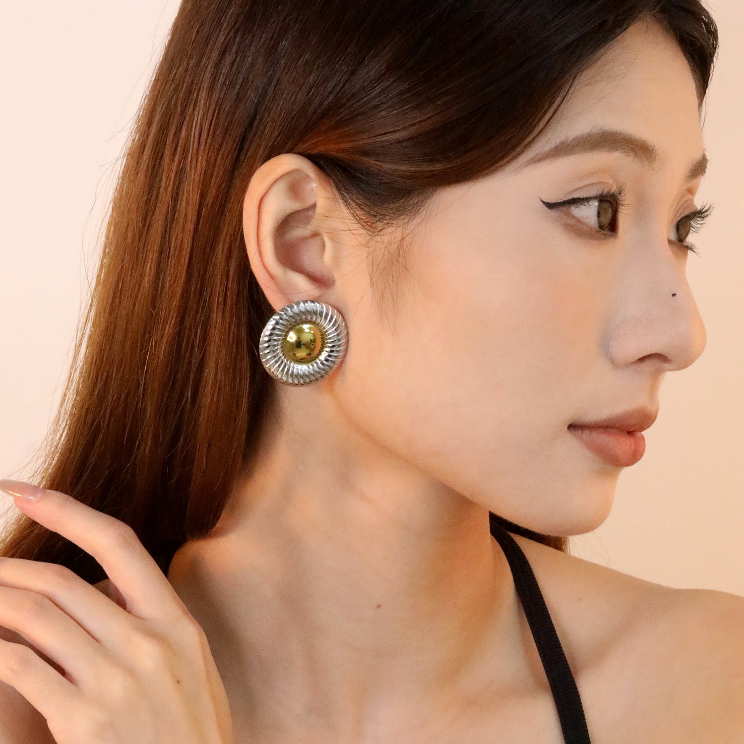 Damen Ohrstecker mit modernem, geschwungenem Design aus hochwertigem Edelstahl Shop Nory