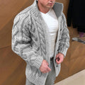 Herren Grobstrickjacke mit klassischem Stehkragen und Knopfverschluss