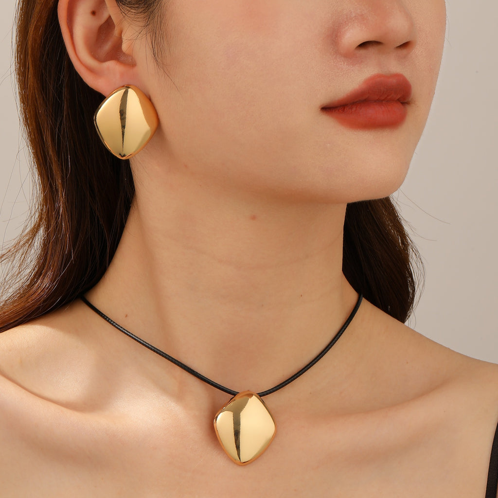 Damen Schmuckset mit kunstvollem, geschwungenem Design Shop Nory