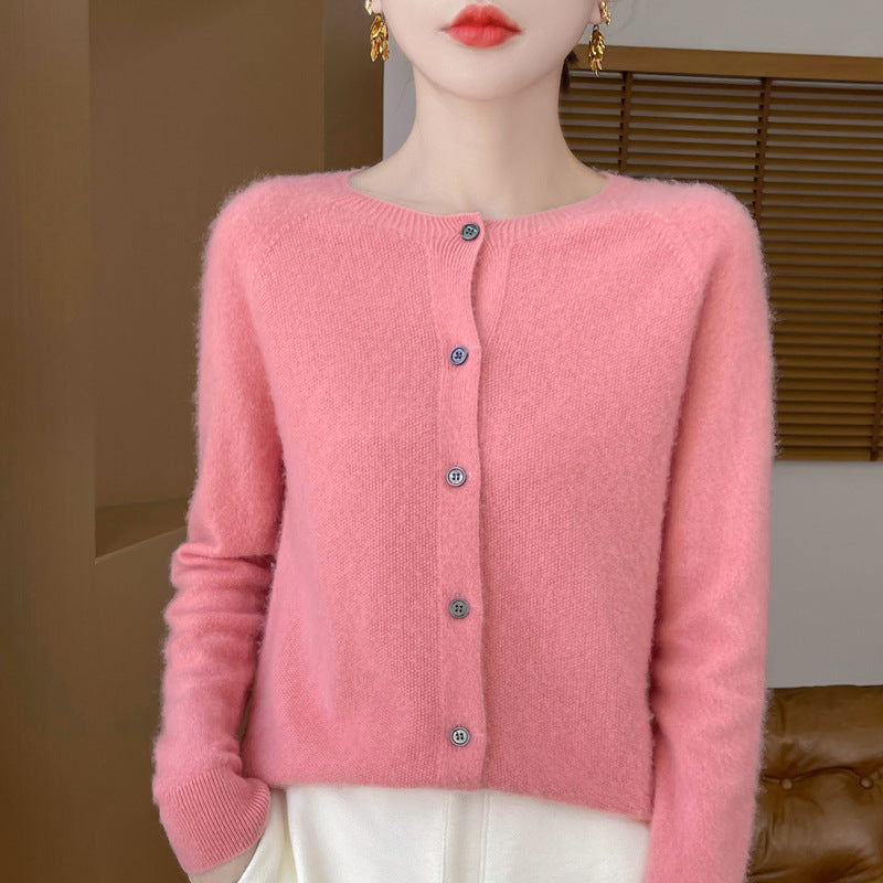 Damen Kuscheliger Kurzcardigan aus Mohair‑Mix mit feiner Schurwollstruktur und Perlmuttknopfleiste Shop Nory