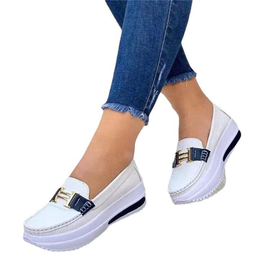 Damen Plateau-Leder-Slipper im Mokassinstil mit dekorativer Schnalle Shop Nory
