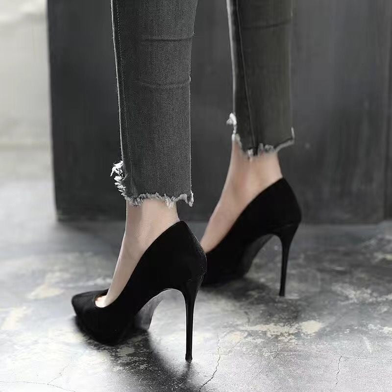 Damen Elegante spitz zulaufende Velours‑Optik Pumps mit schmalem Stiletto Shop Nory