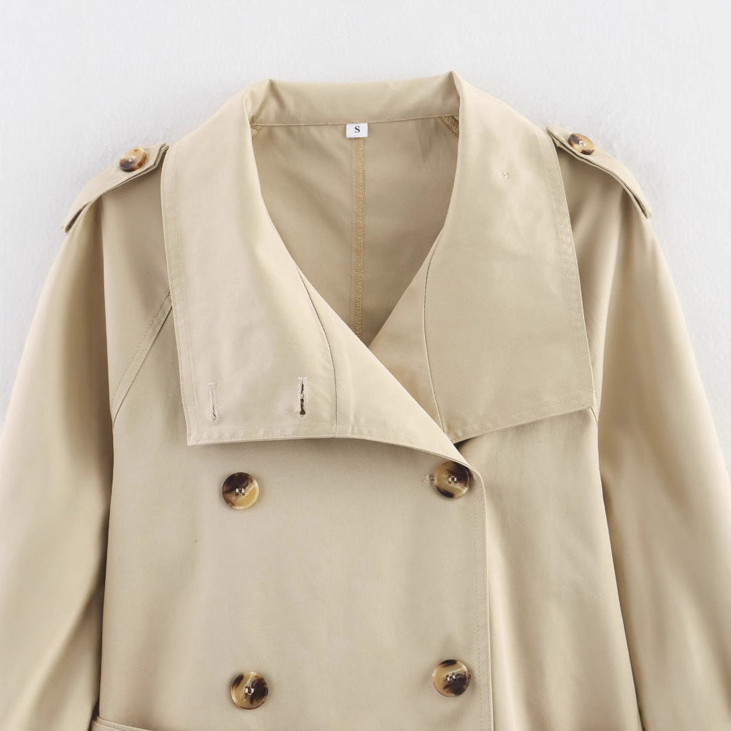 Damen modische Trenchjacke mit einzigartigen Knopfdetails und modernem Gürtel