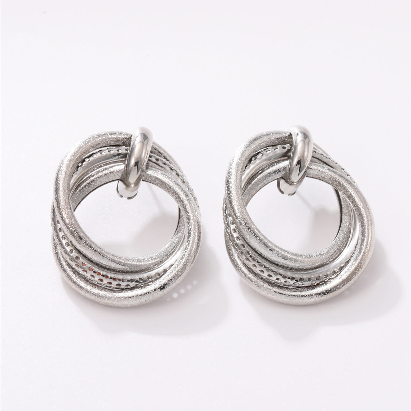 Damen Hängende Ohrringe mit elegantem, geschwungenem Ringdesign Shop Nory