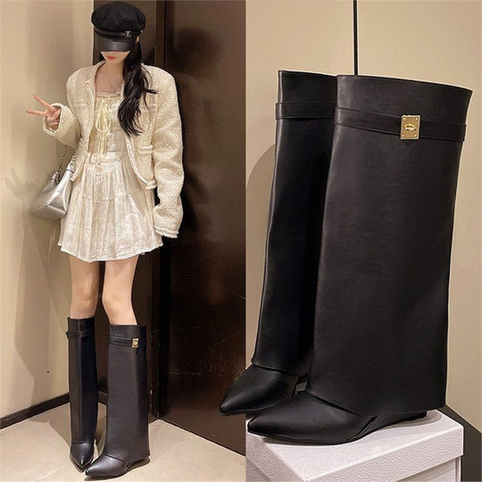 Damen kniehohe spitze Lederstiefel mit dekorativem Schnallen- und Schlossdetail Shop Nory