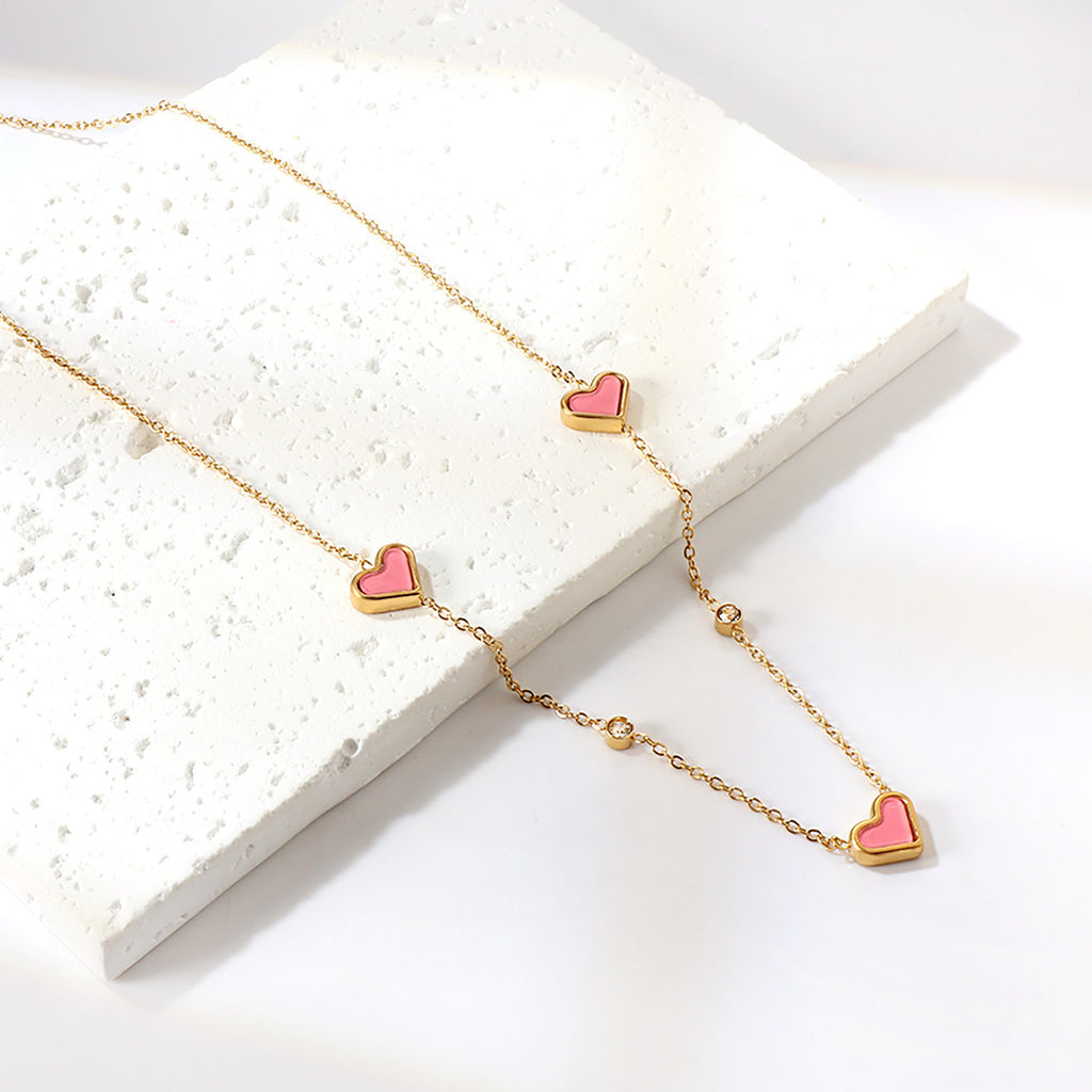 Damen Halskette mit herzförmigen Anhängern und funkelnden Zirkonia Shop Nory