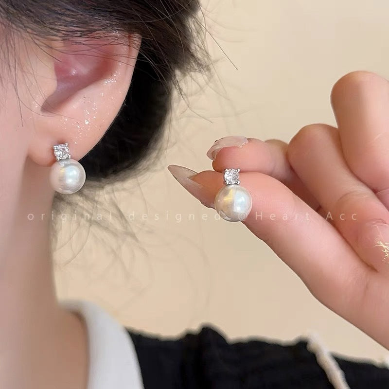 Damen Ohrstecker mit luxuriösen Perlen und funkelnden Zirkonia Shop Nory