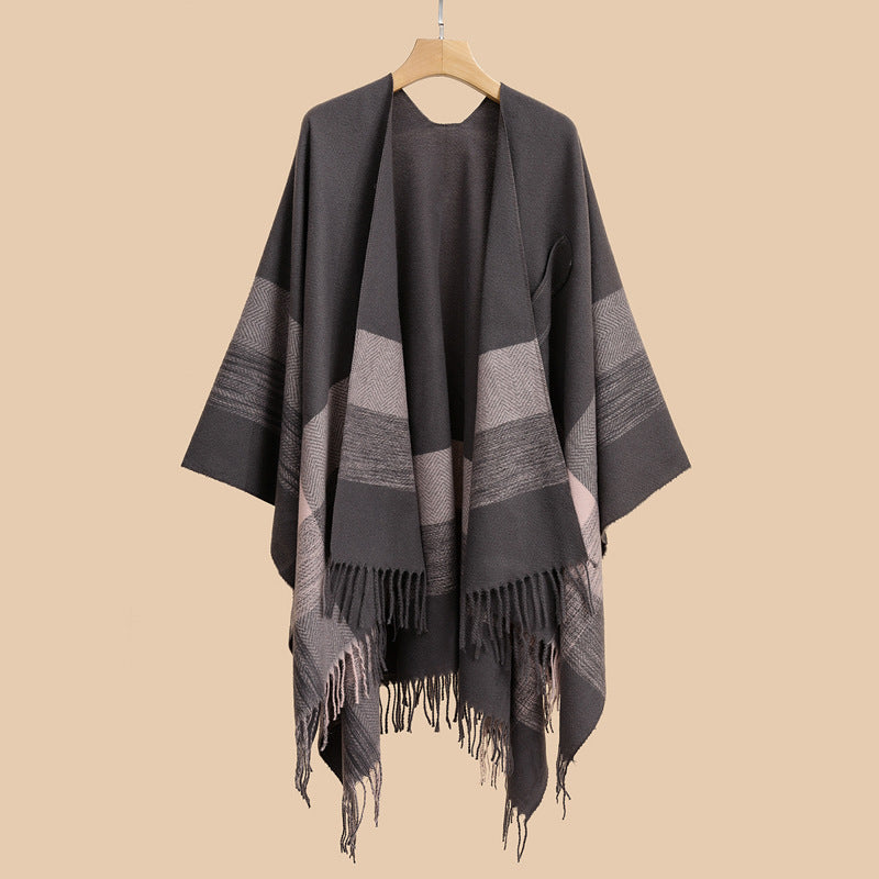 Damen Leichter Wollmix-Überwurf im Kimono-Schnitt mit Fischgrät‑Besatz und Fransensaum Shop Nory