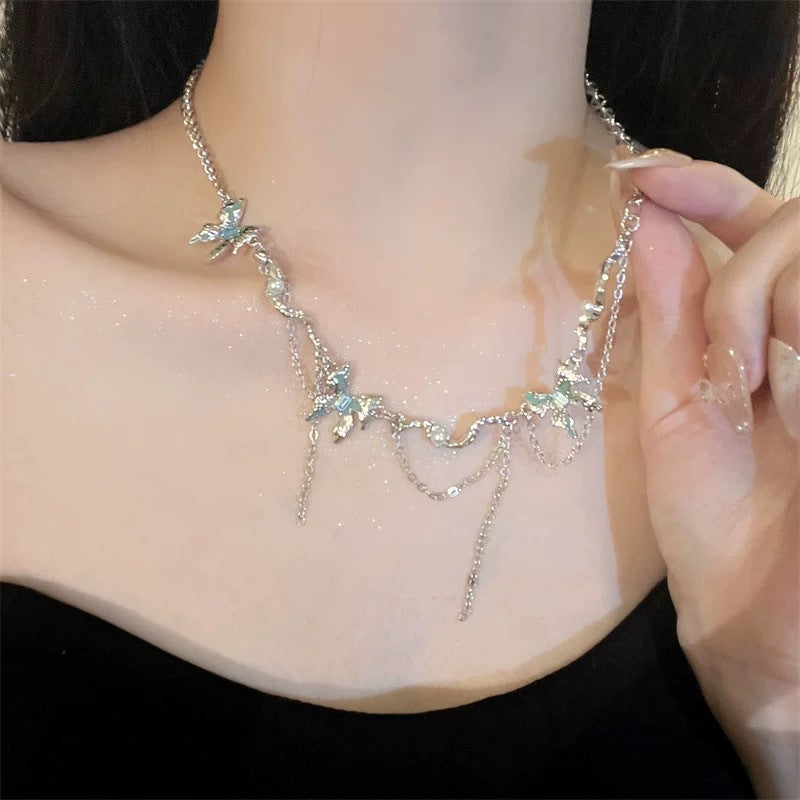 Damen Halskette mit filigranem Doppelanhänger aus einzigartigen Schmetterlings-Design Shop Nory