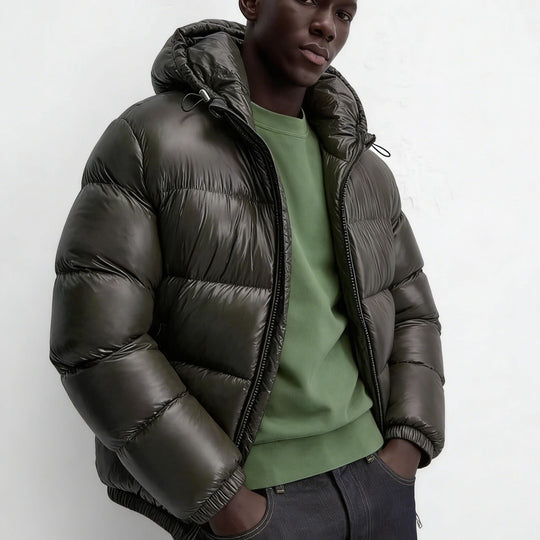 Herren nan steppte Kapuzenjacke mit glänzender Oberfläche, warmer Synthetikfüllung und Zweiwege-Reißverschluss Shop Nory