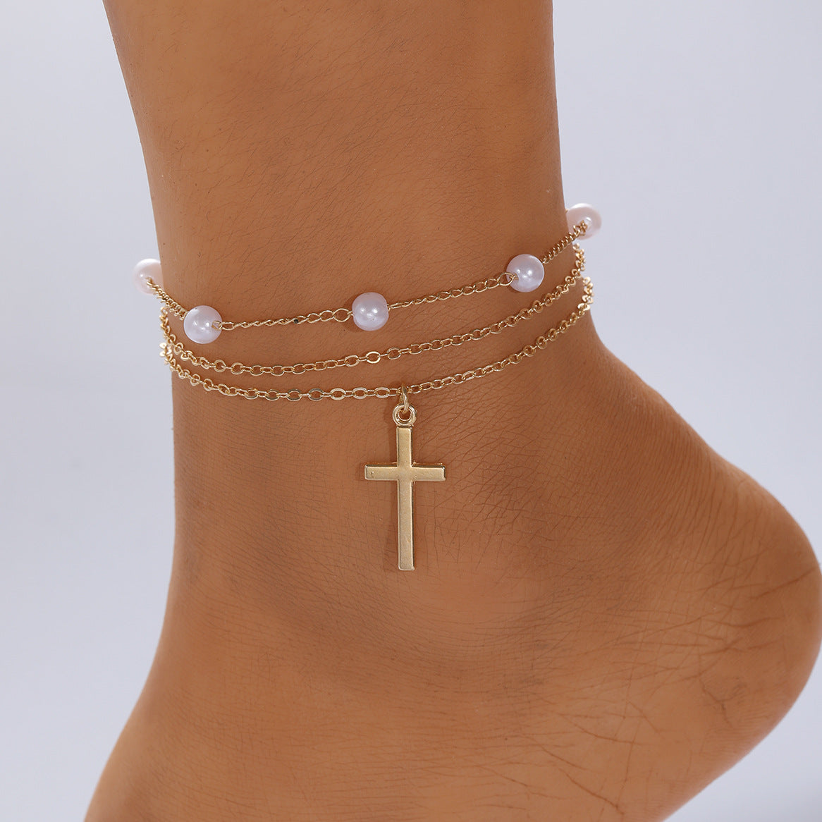 Damen Fußkettchen mit elegantem Perlendesign und subtilen Kreuzanhänger Shop Nory
