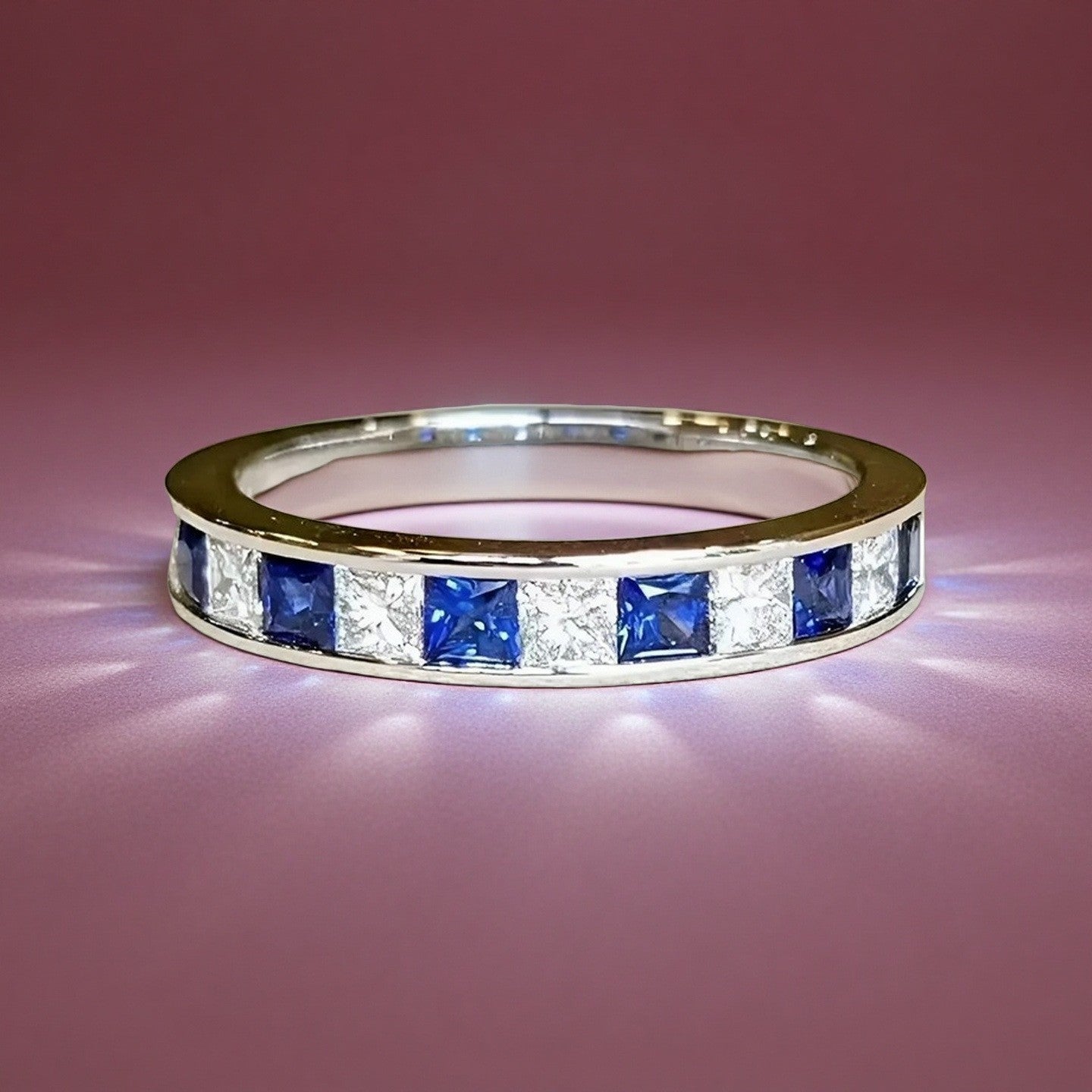 Damen Ring mit funkelndem Zirkonia-Besatz und eleganter Oberflächenstruktur Shop Nory