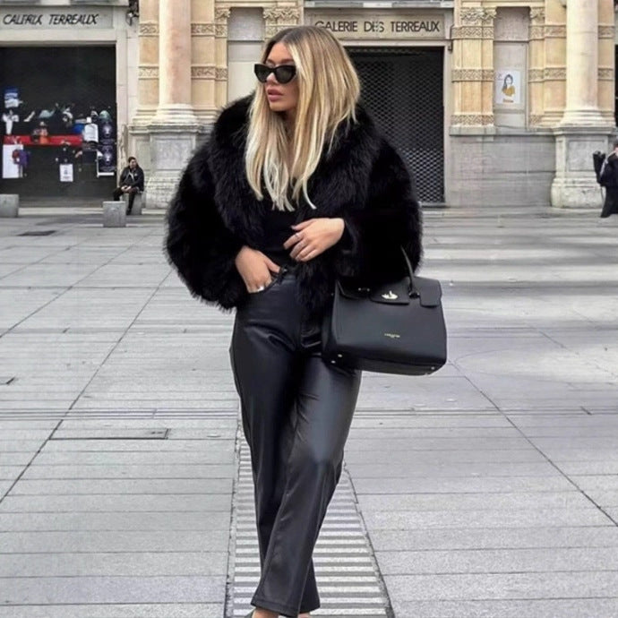 Damen Kurzer Boxy Kunstpelz‑Blouson mit voluminösem Schalkragen Shop Nory