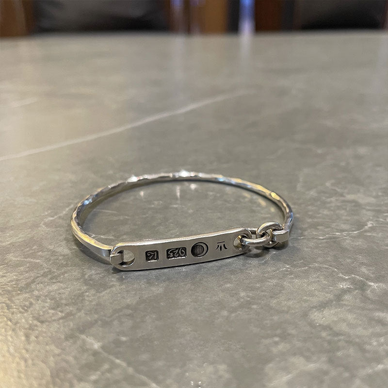 Damen eleganter und minimalistischer Armreif mit personalisierbarem Design Shop Nory