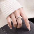 Damen Zierlicher Offener Ring mit minimalistischer Glockenanhänger Shop Nory