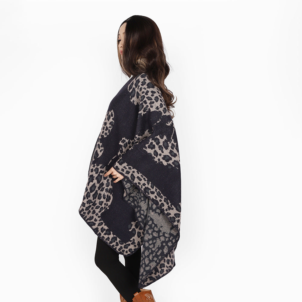 Damen Wolloptik-Überwurf mit gewebtem Leopard-Jacquard und offenem Zipfelrand Shop Nory