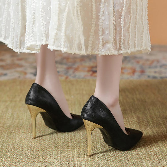 Damen elegante Pumps mit glänzendem Goldabsatz